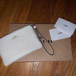 COPY - NEW Authentic Coach Wristlet